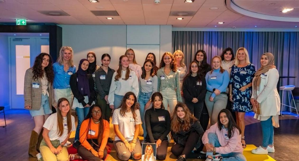 Thomas International Nederland helpt talentvolle meiden op weg samen met Stichting Anne-Bo